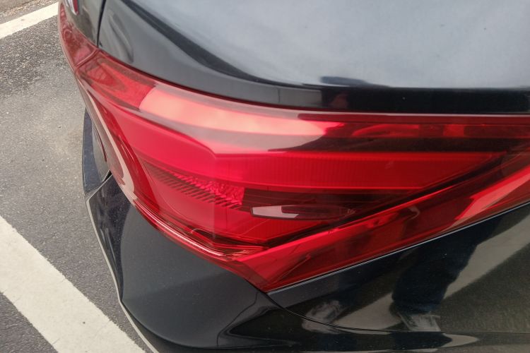 丰田 皇冠 2017款 2.0T 运动版车身外观9