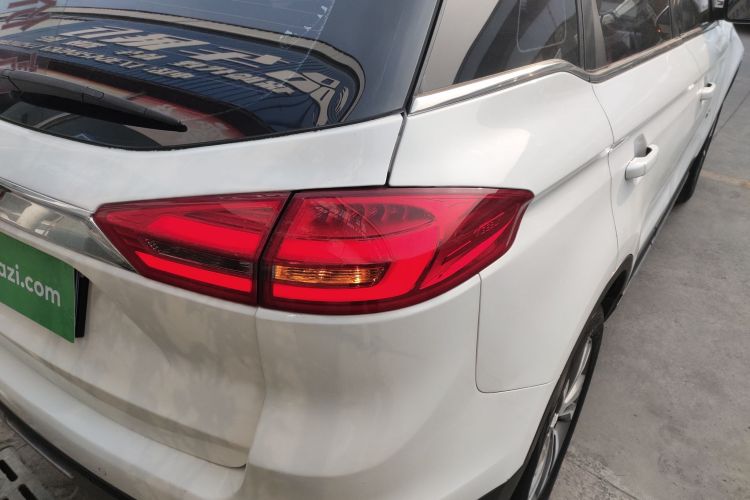 吉利汽车 博越 2016款 1.8TD 自动智尊型车身外观9