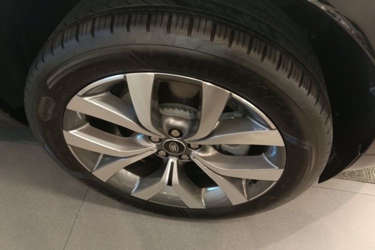 路虎 发现运动版 2024款 豪华定制版车身外观10