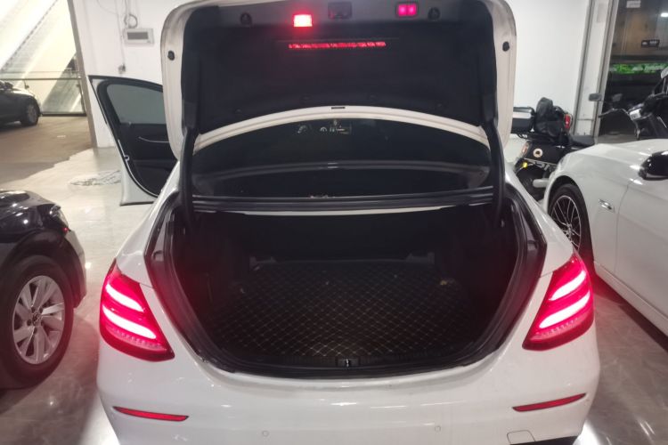 奔驰E级 2017款 E 300 L 运动豪华型局部细节23
