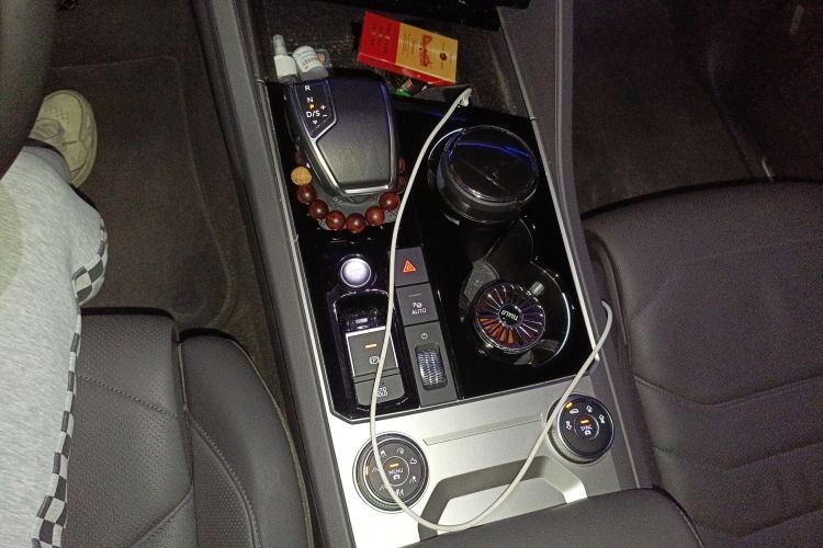 大众 途锐 2022款 3.0TSI 锐享版 曜黑运动套装中控内饰18