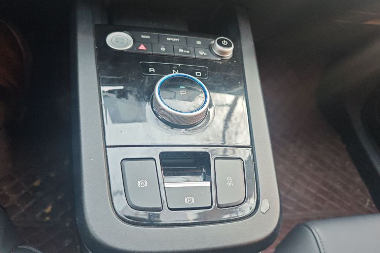 比亚迪e2 2019款 高续航版 耀·豪华型中控内饰18