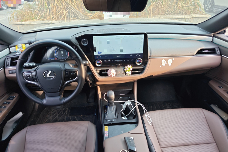 雷克萨斯ES 2025款 200 臻享版中控内饰12