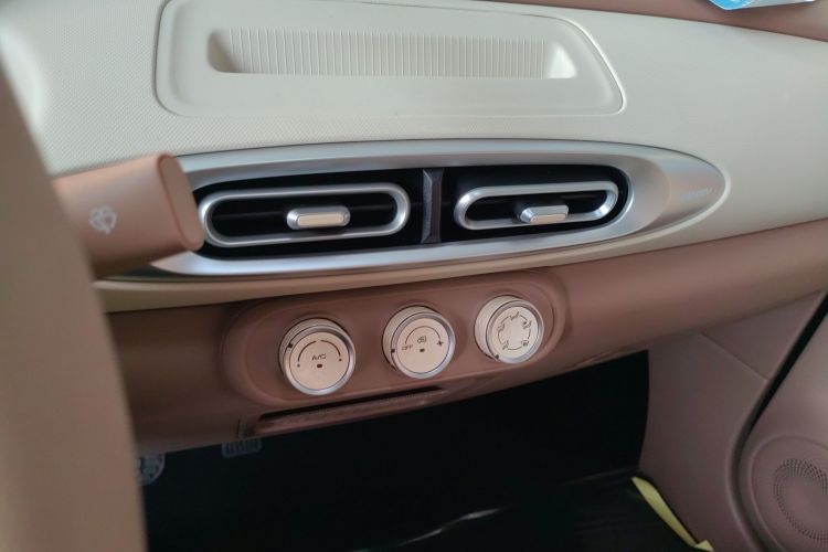 五菱汽车 宏光MINIEV 2025款 四门版 进阶款中控内饰16