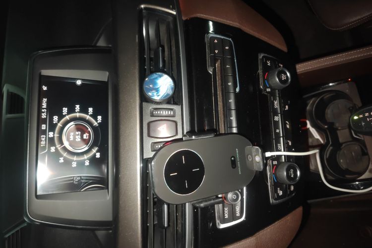 宝马X1 2018款 xDrive20Li 尊享型中控内饰16