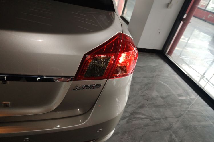 别克 凯越 2013款 1.5L 自动尊享型车身外观6006