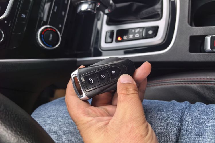 猎豹汽车 猎豹CS10 2017款 1.5T CVT精英型中控内饰11