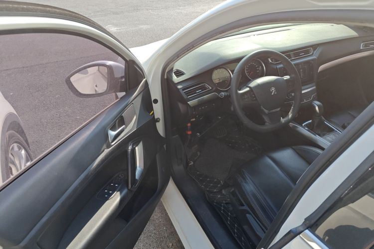 标致408 2015款 1.2T 自动豪华版中控内饰20