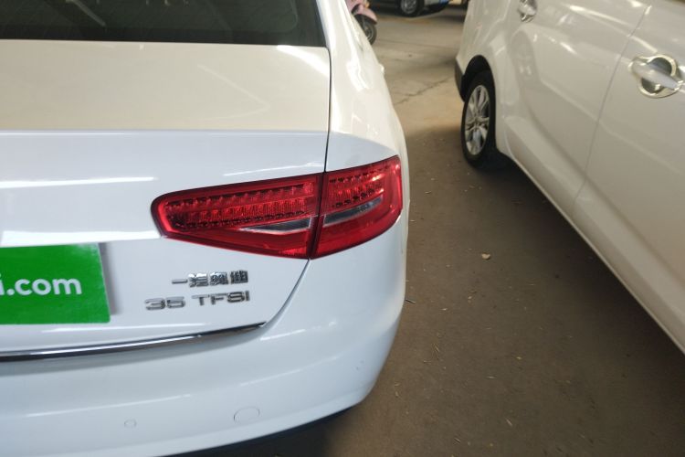 奥迪A4L 2013款 35 TFSI 自动标准型车身外观9