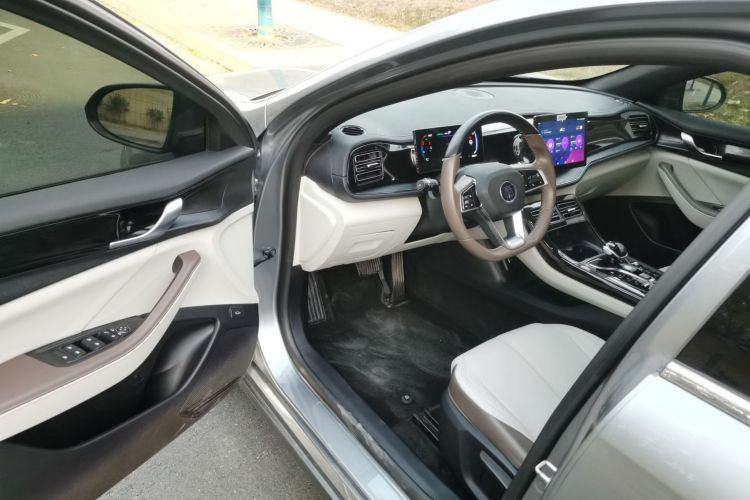 比亚迪 秦PLUS 2023款 冠军版 DM-i 55KM领先型中控内饰7003