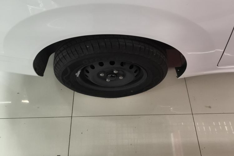 五菱汽车 五菱宏光新能源 2024款 纯电版 300KM 标准型车身外观6008