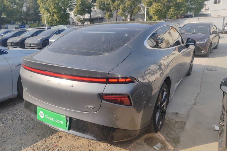 小鹏P7 2022款 480N+车身外观7