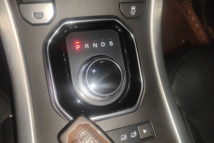 路虎 揽胜极光 2018款 240PS PURE 风尚版中控内饰18