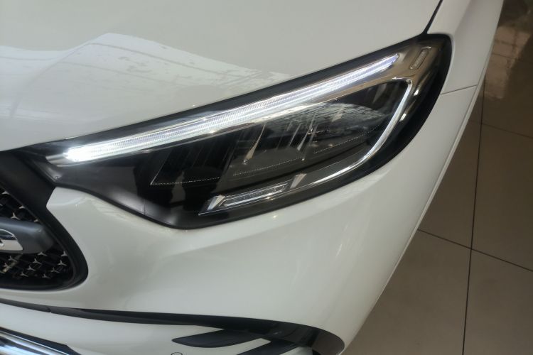 奔驰GLC 2023款 GLC 300 L 4MATIC 动感型 5座局部细节36