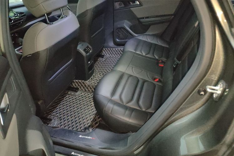 雪铁龙 凡尔赛C5 X 2023款 1.6T 享不凡中控内饰7004