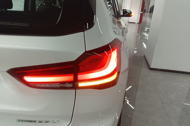 宝马X1 2022款 sDrive25Li 领先型车身外观9