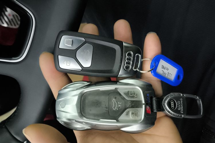 奥迪A4L 2022款 45 TFSI quattro 臻选动感型中控内饰11