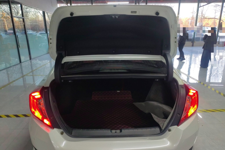 本田 思域 2019款 220TURBO CVT劲动版 国VI机舱底盘23