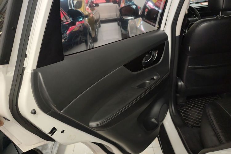 日产 奇骏 2017款 2.0L CVT舒适版 2WD中控内饰49