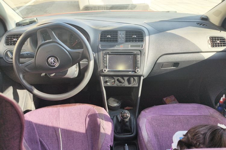 大众 Polo 2014款 1.4L 手动风尚版中控内饰12