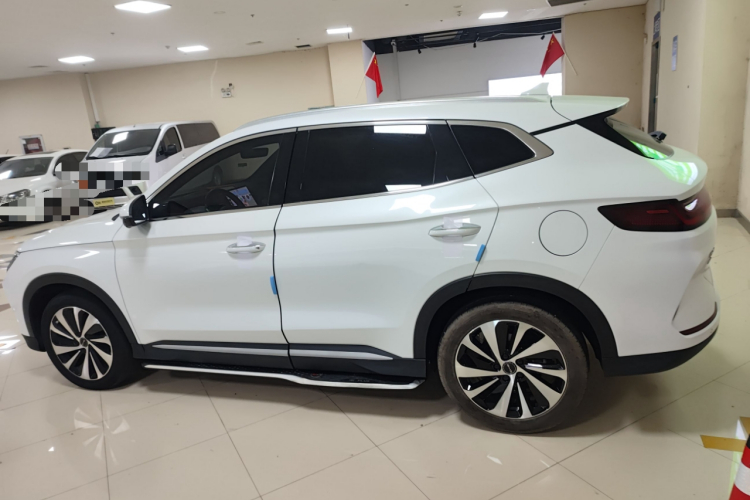 比亚迪 宋PLUS新能源 2023款 冠军版 DM-i 110KM 旗舰型车身外观4