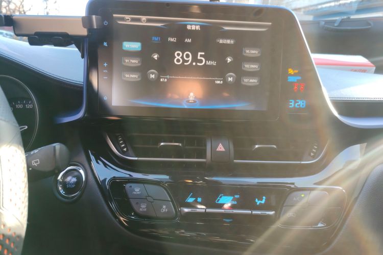 丰田C-HR 2018款 2.0L 领先天窗版 国V中控内饰16