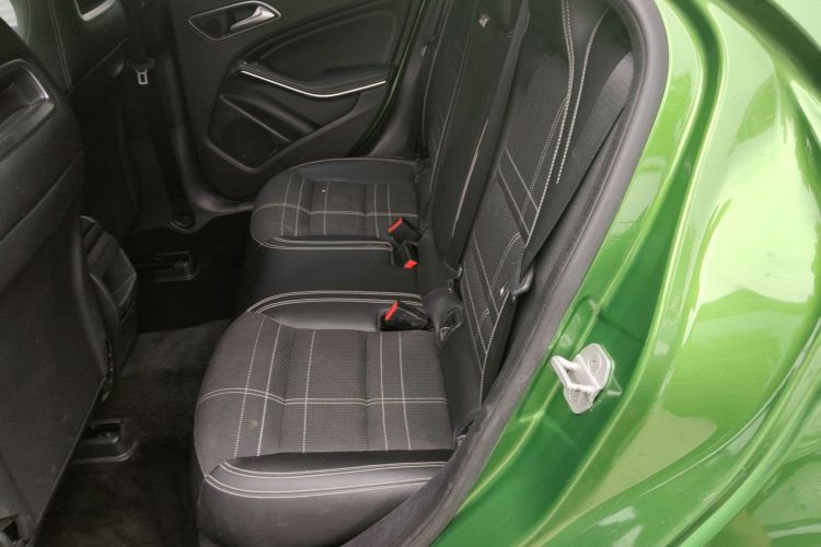 奔驰A级(进口) 2016款 A 200 时尚型中控内饰7004