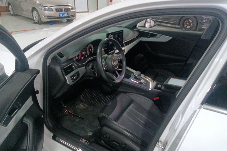 奥迪A4L 2023款 40 TFSI 时尚动感型中控内饰19