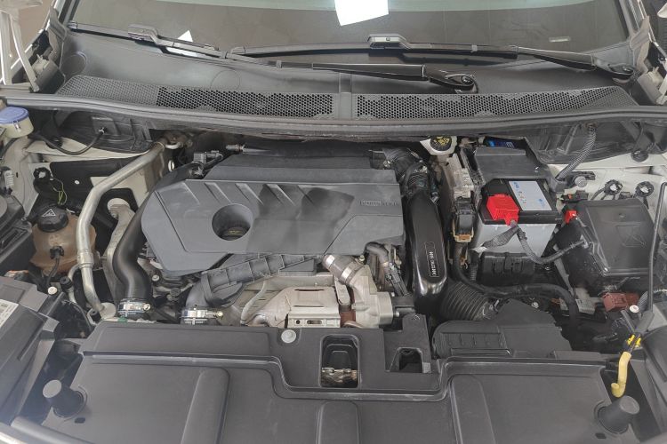 标致4008 2019款 改款 360THP 尝先版机舱底盘24