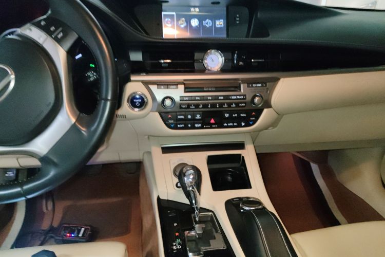 雷克萨斯ES 2013款 300h 精英版局部细节16