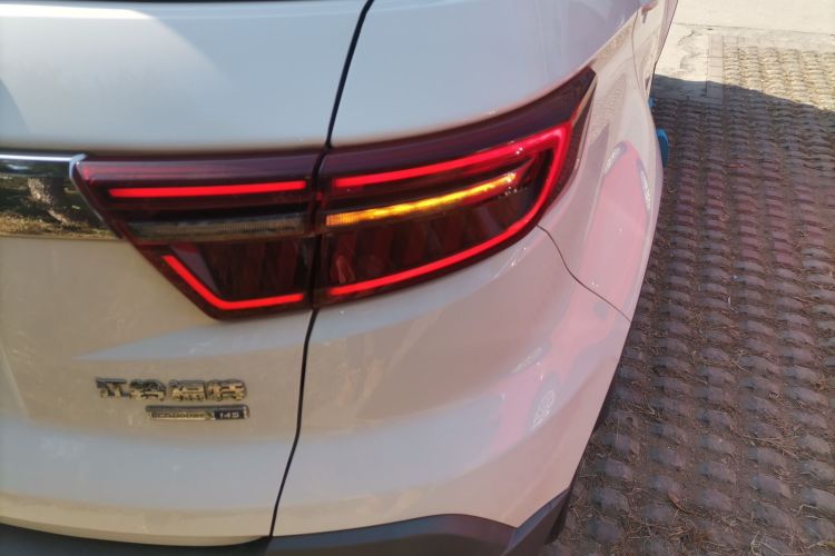 福特 2020款 领界S EcoBoost 145 CVT铂领型车身外观9