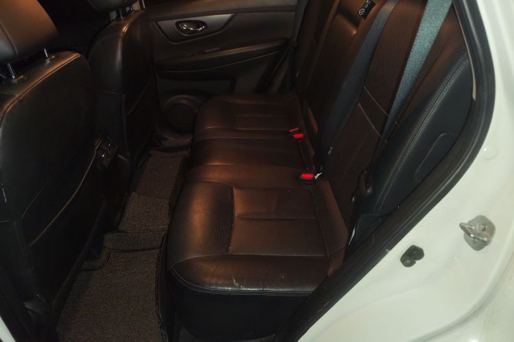 日产 奇骏 2014款 2.0L CVT智领版 2WD中控内饰7004