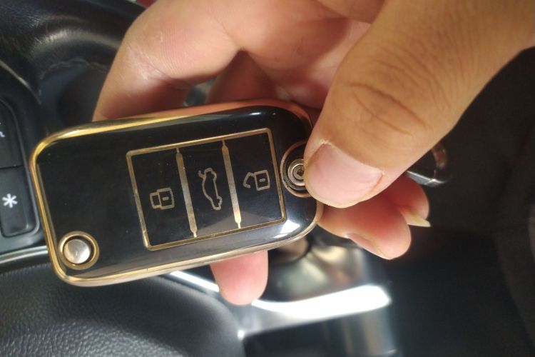 荣威RX5 2016款 30T 四驱自动互联网智尊版中控内饰11