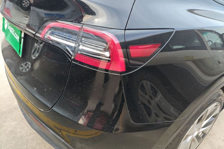 特斯拉 Model Y 2021款 标准续航后驱版车身外观9