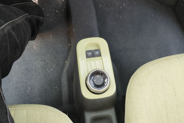 吉利银河 2024款 熊猫mini 200km 耐力熊中控内饰18