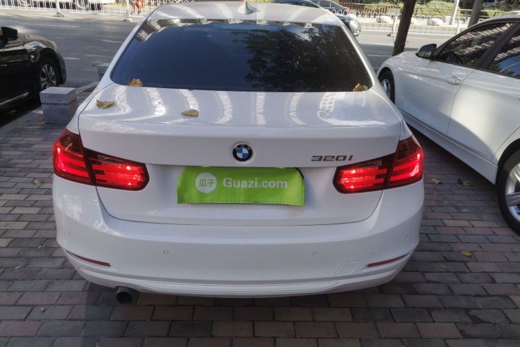 宝马3系 2015款 320i 时尚型车身外观6