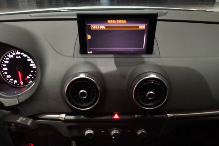 奥迪A3 2018款 30周年年型 Limousine 35 TFSI 进取型局部细节16