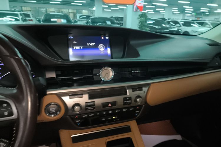 雷克萨斯ES 2015款 200 精英版中控内饰16