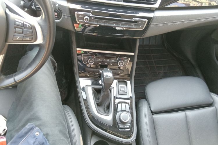 宝马2系旅行车 2016款 218i 运动设计套装中控内饰18