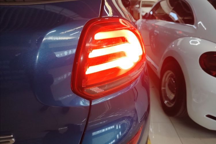 观致5 2018款 改款 1.6T 自动领先型车身外观9