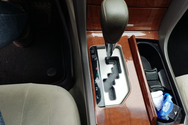 丰田 凯美瑞 2013款 200E 经典精英版中控内饰18