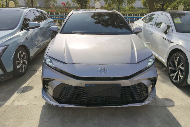 丰田 凯美瑞 2024款 双擎 2.0HXS 运动Plus版车身外观2