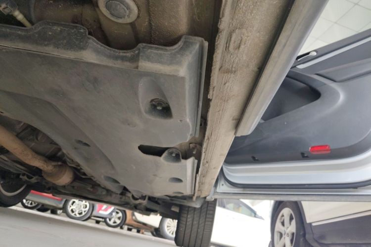 大众 途观 2013款 1.8TSI 自动两驱舒适版机舱底盘29