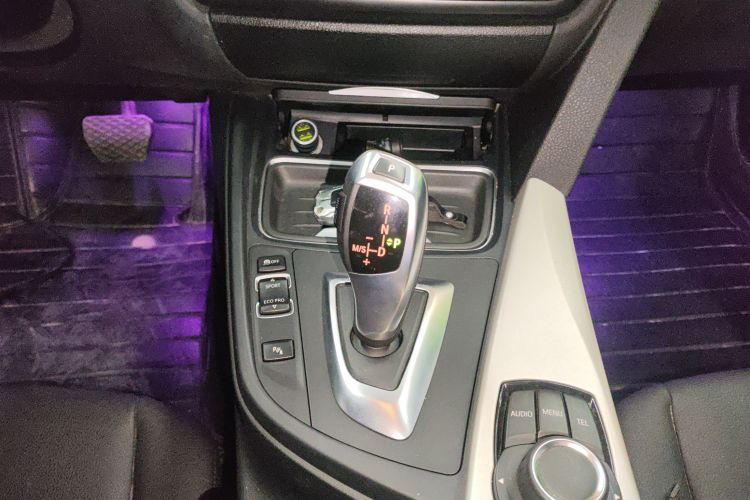 宝马3系 2014款 320Li 时尚型中控内饰18