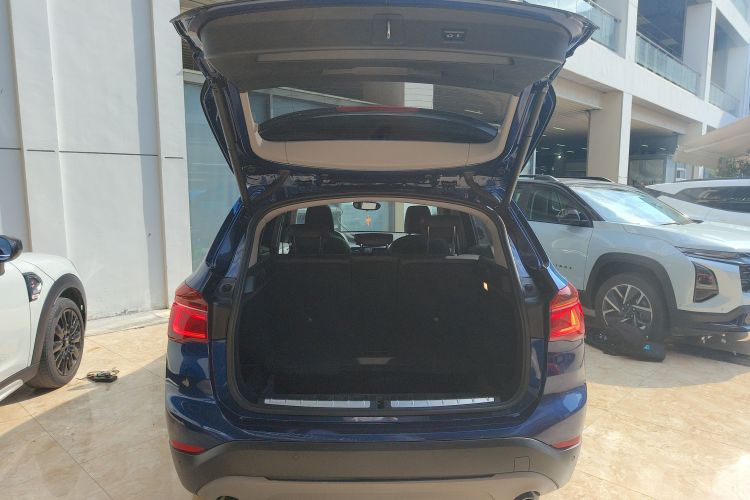 宝马X1 2019款 sDrive20Li 领先型机舱底盘23