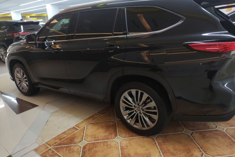 丰田 汉兰达 2022款 380T 四驱尊贵版 7座车身外观4