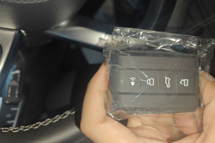 坦克300 2023款 越野版 2.0T 征服者中控内饰7001