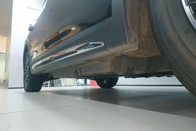 红旗HS7 2023款 2.0T 自动四驱旗畅版 六座局部细节9001