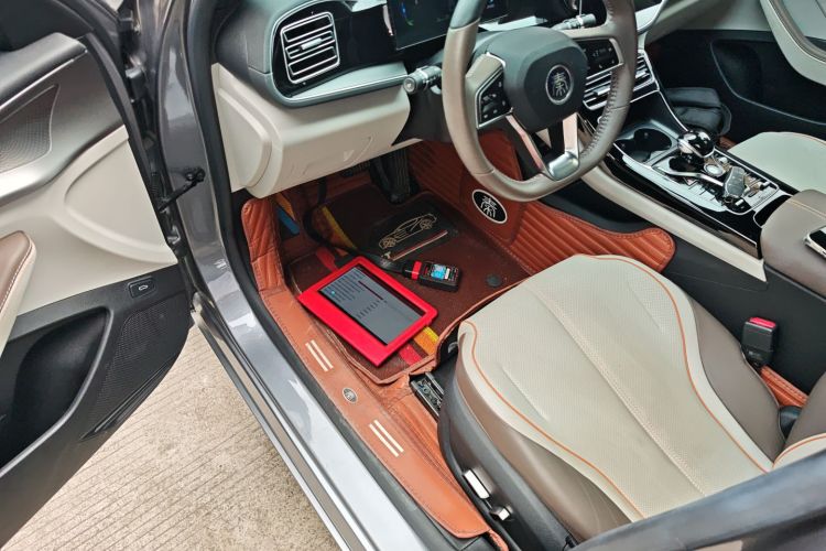 比亚迪 秦PLUS 2023款 冠军版 DM-i 55KM超越型中控内饰20