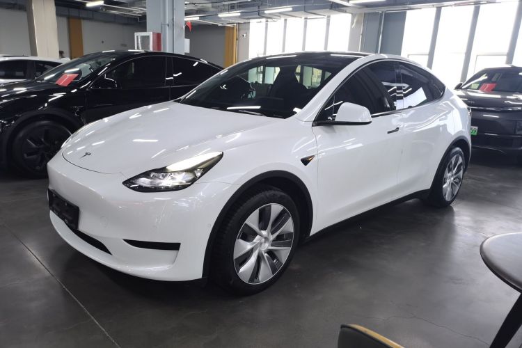 特斯拉 Model Y 2022款 后轮驱动版车身外观4